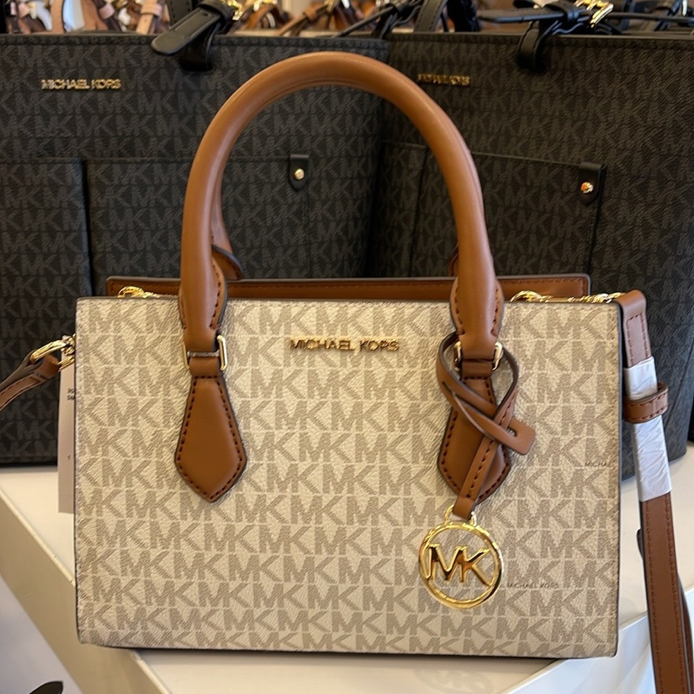 Michael Kors Small Signature Sheila Satchel Crossbody
Vanilla 
NWT - Picture 15 of 16